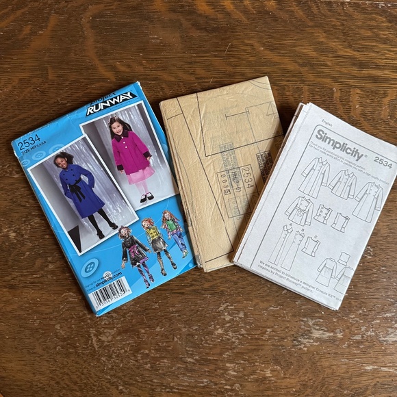 Simplicity 2534 Girl’s Coordinates Pattern (Dress/Vest/Coat) Sizes 3-6 - Picture 3 of 3